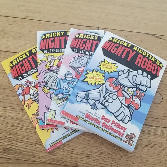 Ricky Ricotta's Mighty Robot Bundle - Picture 1 of 5